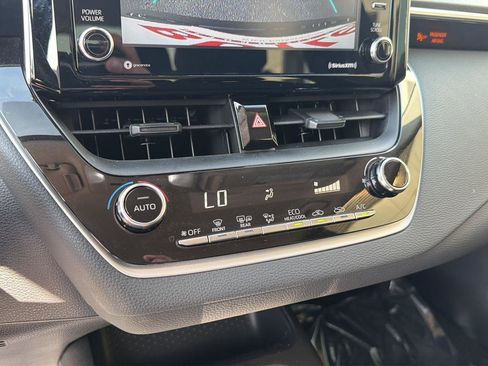 Used 2021 Toyota Corolla LE FWD image 25