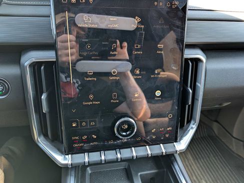 New 2025 GMC Acadia Elevation w/ LPO, Floor Liner Package AWD/4WD image 19