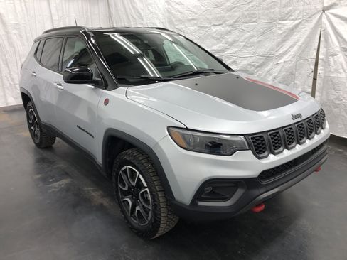 Certified 2024 Jeep Compass Trailhawk w/ Trailhawk Elite Group image 3