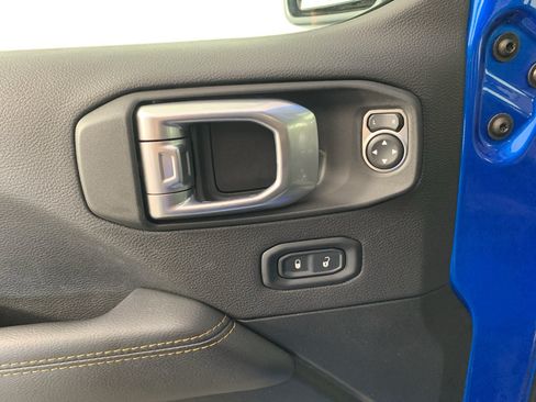 Used 2022 Jeep Wrangler Unlimited Sahara AWD/4WD image 14