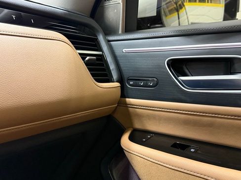 Used 2025 INFINITI QX80 Sensory image 50