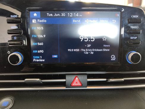 Used 2022 Hyundai Elantra SEL w/ Convenience + Premium Package FWD image 25