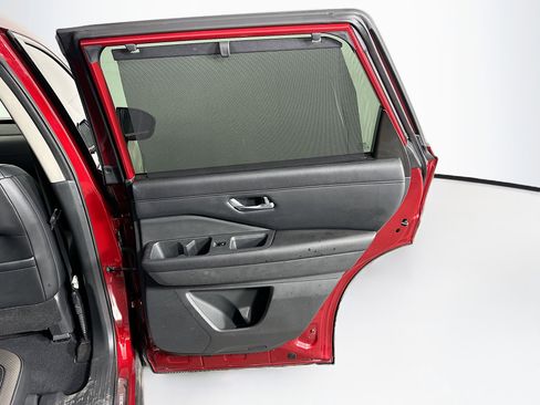 Used 2023 Nissan Pathfinder SL w/ Lighting Package (N92) FWD image 32