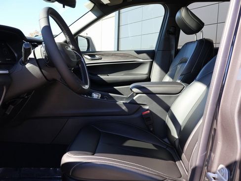 New 2025 Jeep Grand Cherokee L Limited w/ Trailer Tow Package image 24