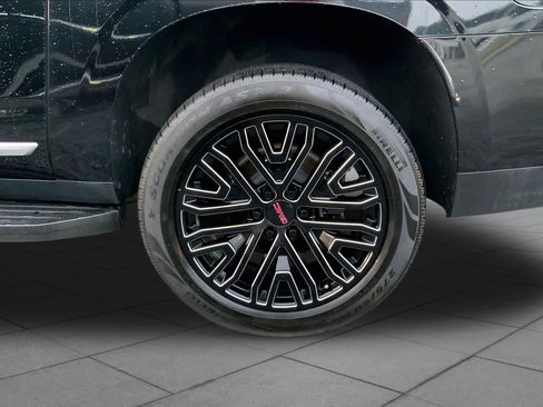 Used 2021 GMC Yukon XL Denali w/ Advanced Technology Package AWD/4WD image 11