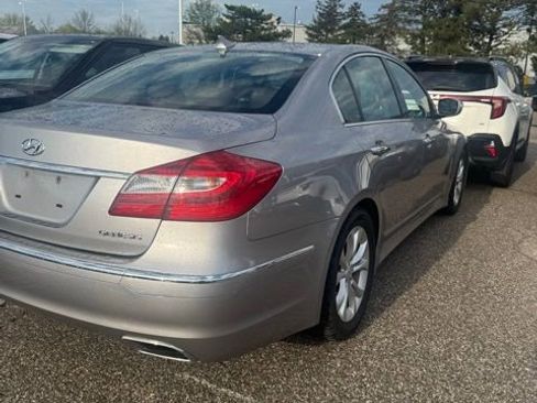 Used 2013 Hyundai Genesis 3.8 image 3