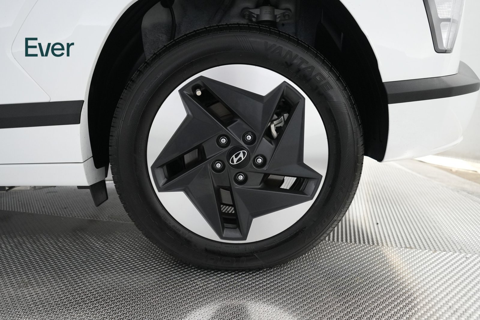 Used 2024 Hyundai Kona SEL FWD image 9