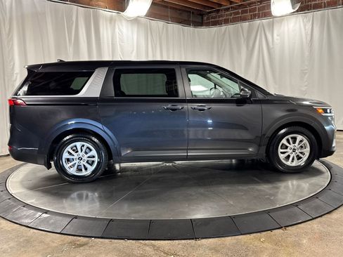 Certified 2022 Kia Carnival LX w/ Paint Protection Package image 9