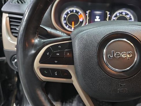 Used 2018 Jeep Cherokee Latitude w/ Cold Weather Group image 12