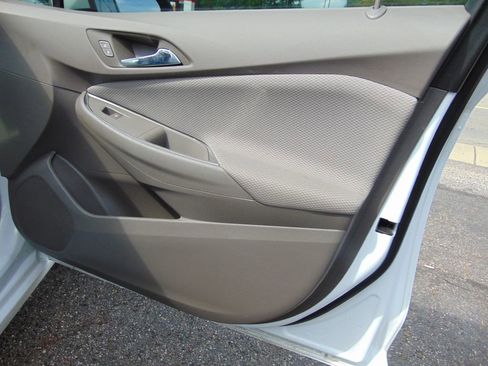 Used 2017 Chevrolet Cruze LT image 23