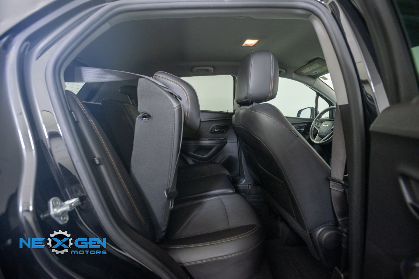 Used 2022 Chevrolet Trax LT w/ Midnight Edition AWD/4WD image 35