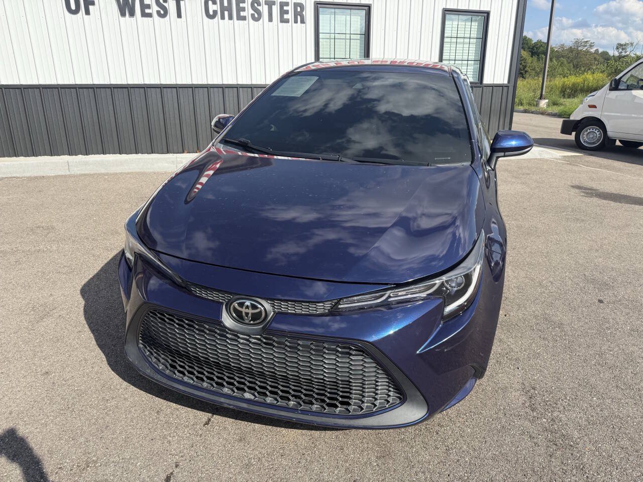 Used 2021 Toyota Corolla LE FWD image 2