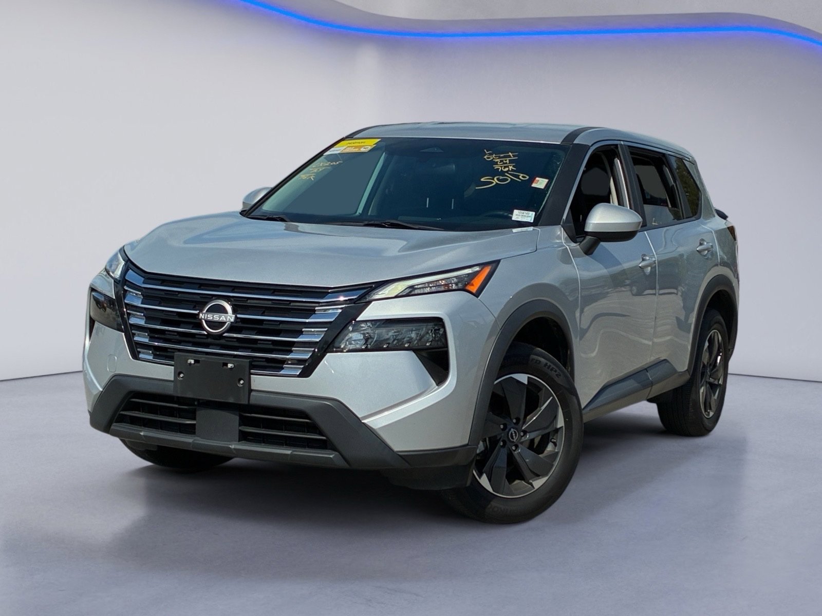 Used 2024 Nissan Rogue SV AWD/4WD image 2