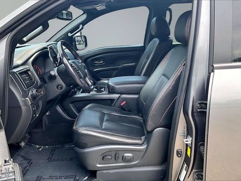 Used 2021 Nissan Titan PRO-4X w/ Pro-4x Convenience Package AWD/4WD image 10