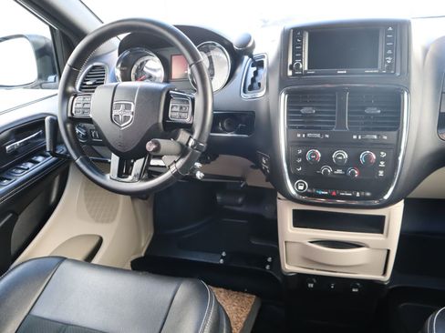 Used 2017 Dodge Grand Caravan SXT w/ Rear Park Assist Package image 38