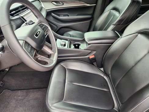 Used 2024 Jeep Grand Cherokee L Limited image 6