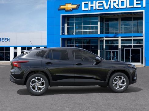 New 2026 Chevrolet Trax LS w/ LS Convenience Package FWD image 5