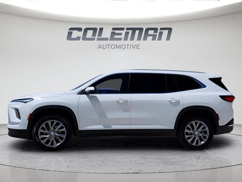 Used 2025 Buick Enclave Preferred AWD/4WD image 2