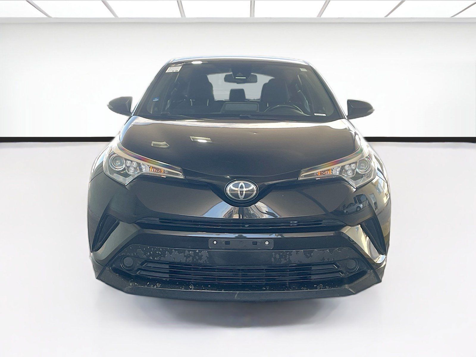 Used 2019 Toyota C-HR XLE FWD image 2
