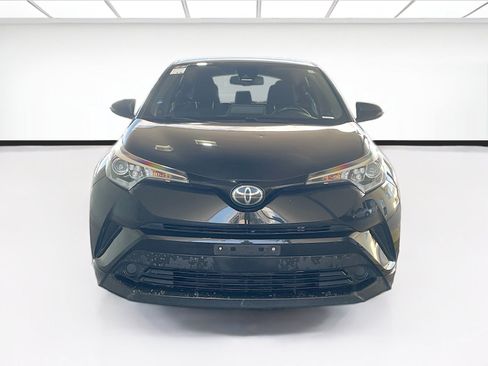 Used 2019 Toyota C-HR XLE FWD image 2