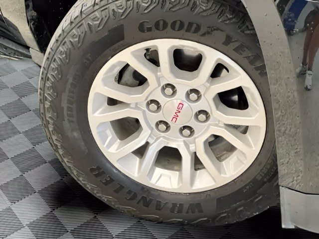 Used 2019 GMC Yukon XL SLT w/ Open Road Package AWD/4WD image 21