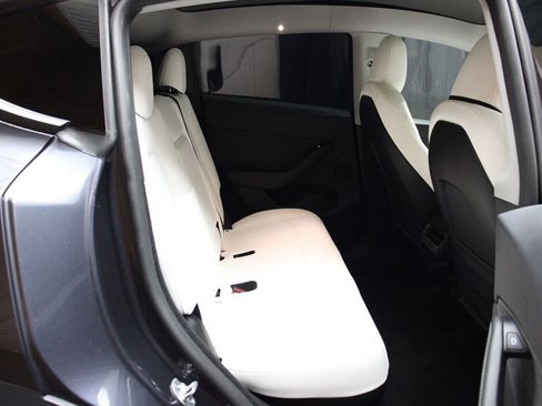 Used 2024 Tesla Model Y Long Range AWD/4WD image 37