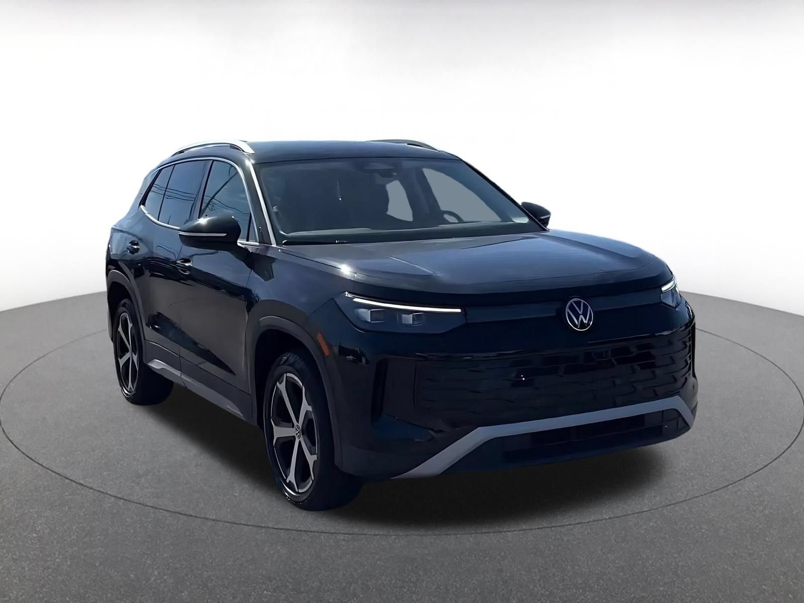 Used 2026 Volkswagen Tiguan SE AWD/4WD image 3