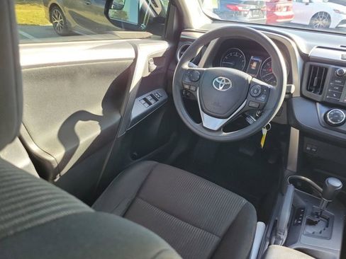Used 2018 Toyota RAV4 LE image 22