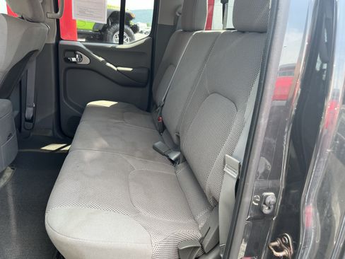 Used 2014 Nissan Frontier SV w/ SV Value Truck Package AWD/4WD image 17