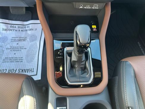 Used 2025 Subaru Forester Touring image 31