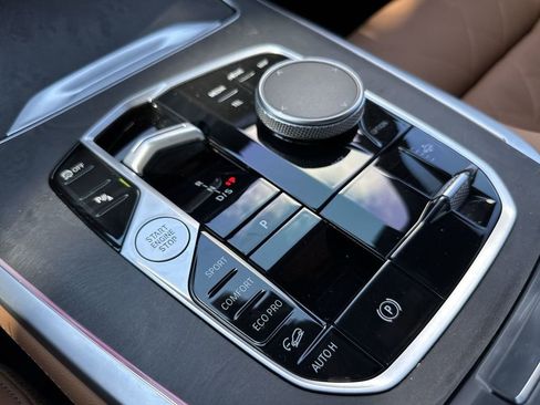 Certified 2025 BMW X7 xDrive40i w/ M Sport Package image 24
