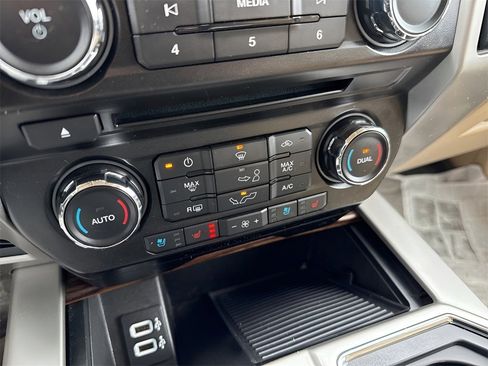 Used 2018 Ford F150 Lariat image 32