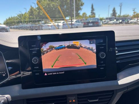 Used 2025 Volkswagen Jetta SE FWD image 23