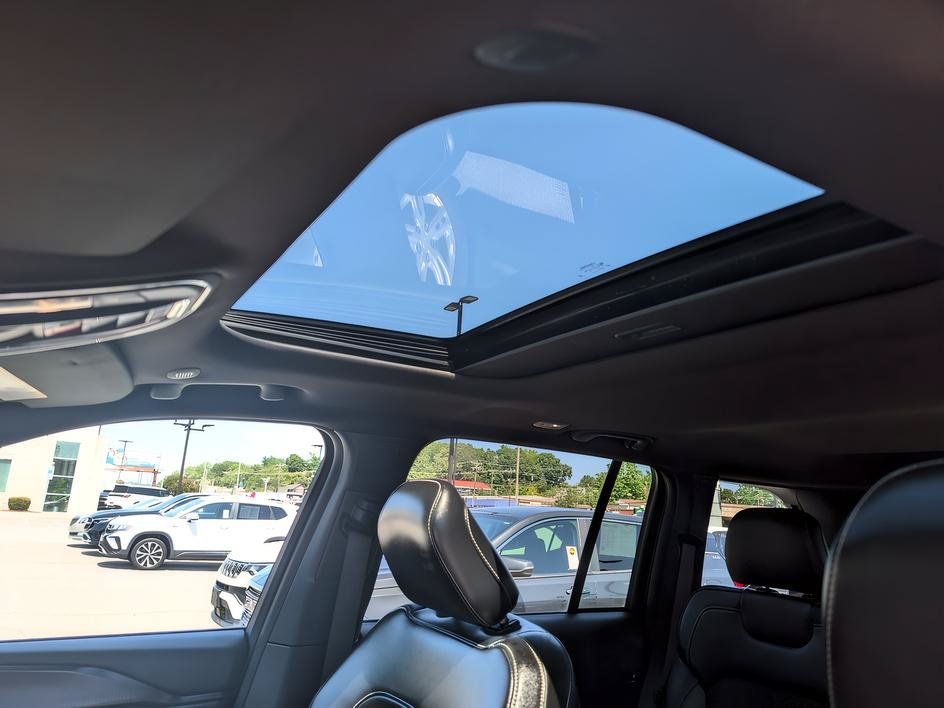Used 2023 Jeep Grand Cherokee Altitude RWD image 27