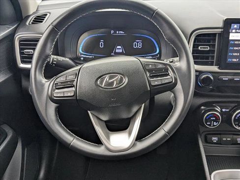 Used 2024 Hyundai Venue SEL image 11