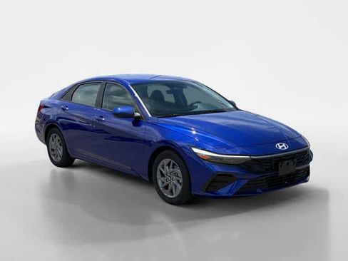 Used 2024 Hyundai Elantra SEL FWD image 7