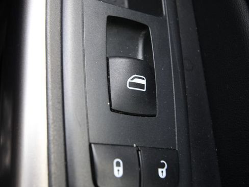 Used 2020 Jeep Cherokee Latitude w/ Cold Weather Group AWD/4WD image 24