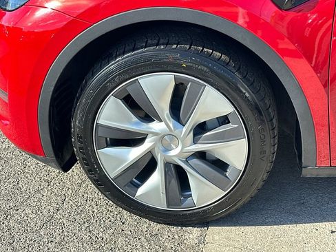 Used 2023 Tesla Model Y AWD image 11