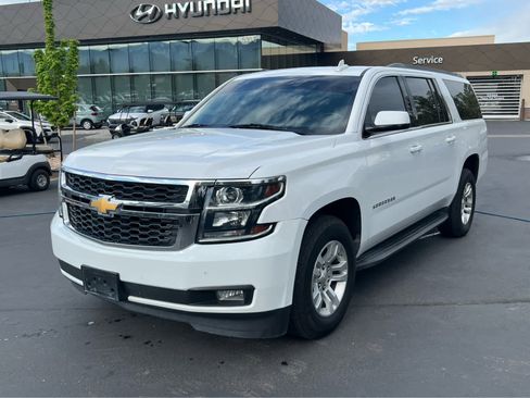 Used 2018 Chevrolet Suburban LT image 2