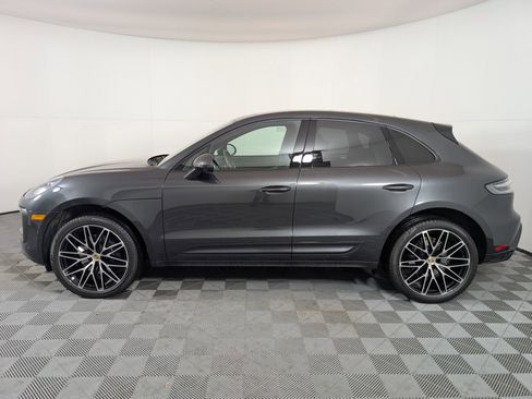 Used 2025 Porsche Macan image 2