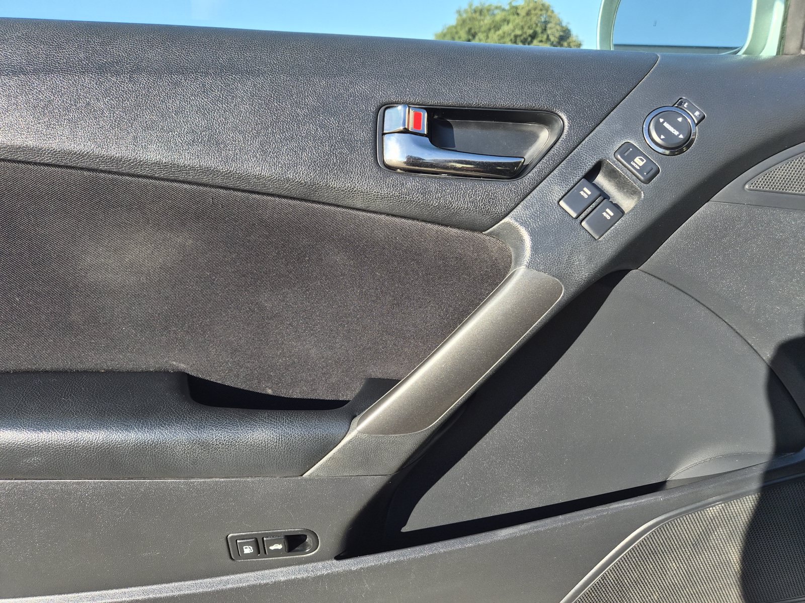 Used 2011 Hyundai Genesis 2.0T RWD image 16