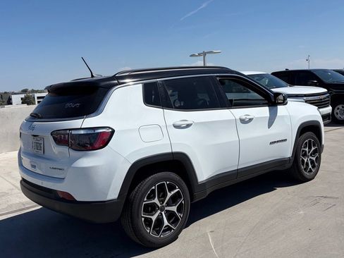 Used 2025 Jeep Compass Limited AWD/4WD image 2