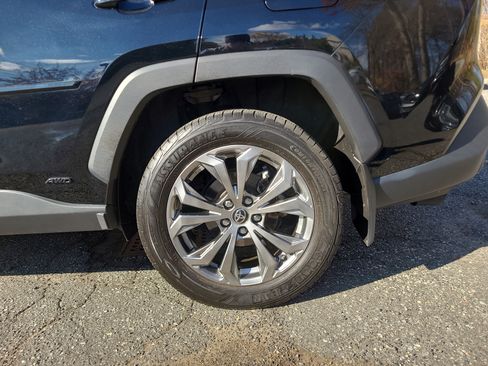 Certified 2023 Toyota RAV4 XLE Premium image 10