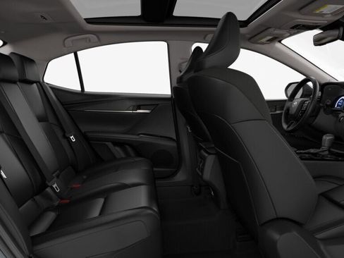 Used 2026 Toyota Camry XLE image 7