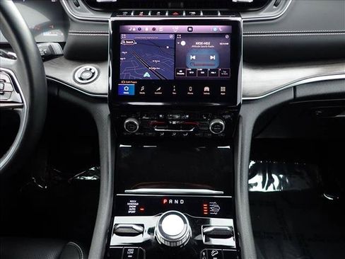 Used 2022 Jeep Grand Cherokee L Overland w/ Luxury Tech Group IV AWD/4WD image 18