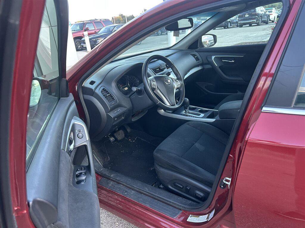 Used 2015 Nissan Altima 2.5 SV w/ Convenience Package FWD image 4