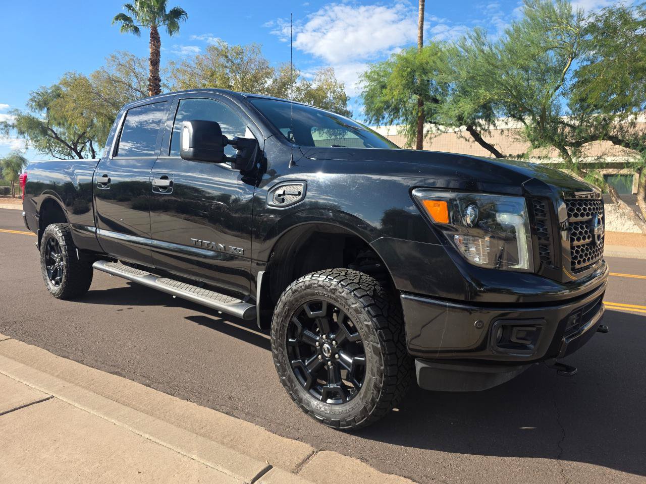 Used 2018 Nissan Titan SV w/ SV Convenience Package AWD/4WD image 18