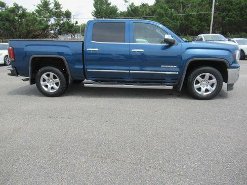 Used 2017 GMC Sierra 1500 SLT w/ Suspension Package, Off-Road AWD/4WD image 4