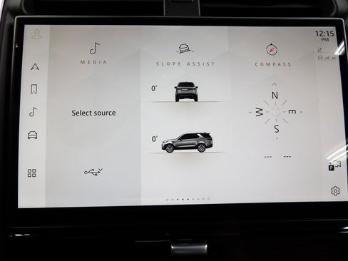 Used 2024 Land Rover Discovery Dynamic SE image 17