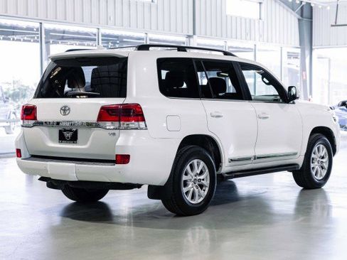 Used 2018 Toyota Land Cruiser image 7
